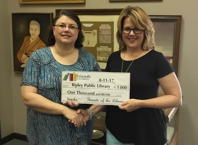 Ripley Friends of the Library Make a Donation